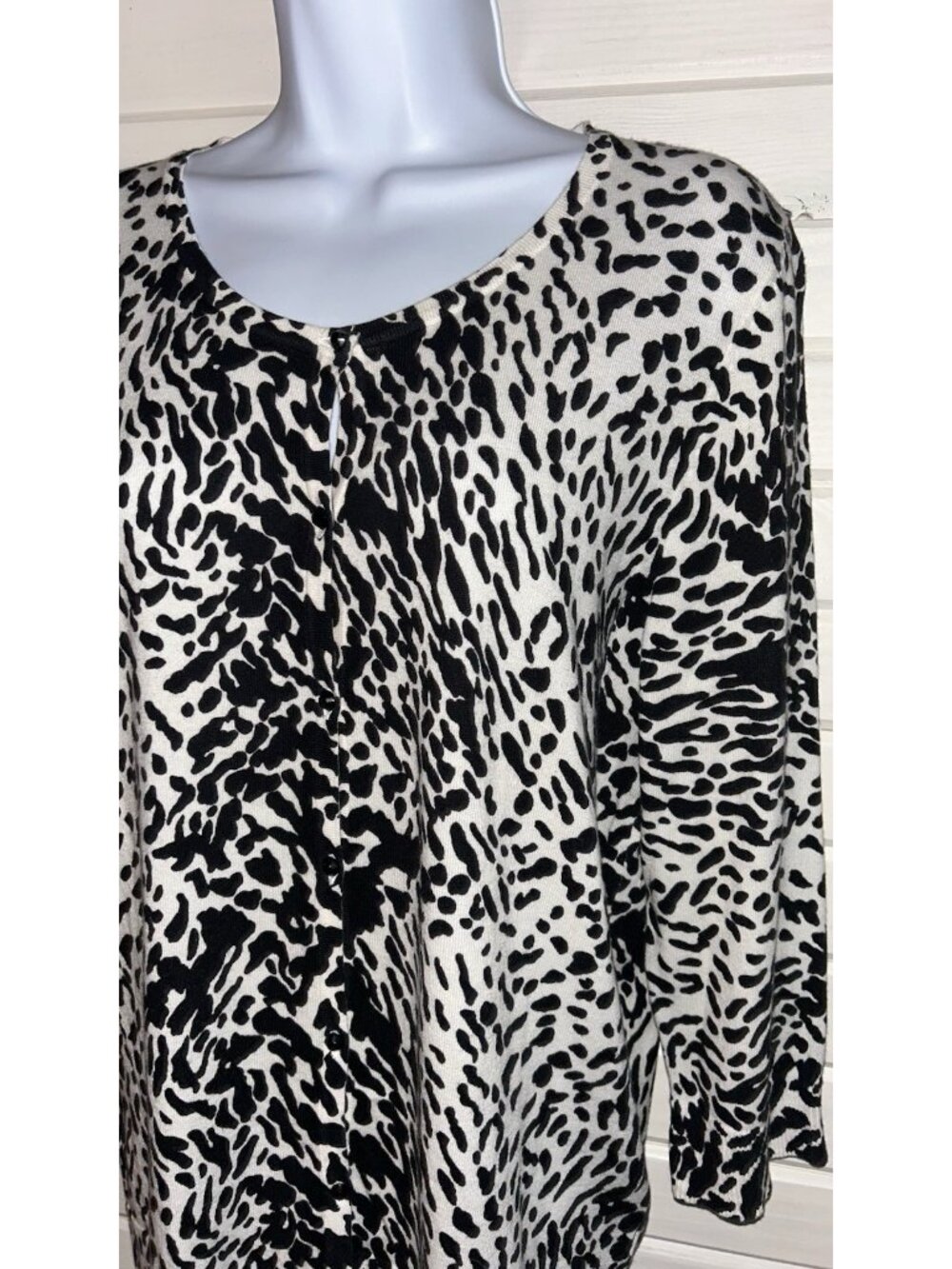 Talbots Sz MEDIUM Black White Cardigan Button Up Animal Print Cotton Rayon *VGUC
